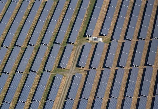 Come la Tecnologia Sostenibile Sta Rivoluzionando il Settore Energetico