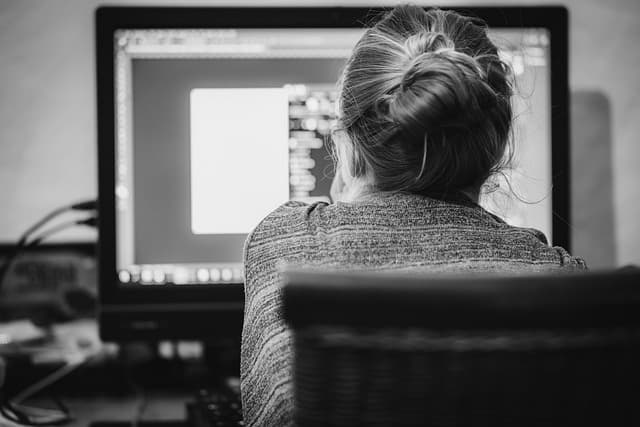 Come l'Intelligenza Artificiale Sta Cambiando il Settore della Moda